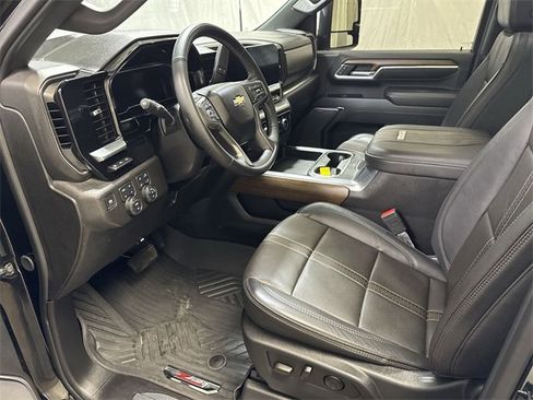 Used 2024 Chevrolet Silverado 2500 High Country w/ High Country Premium Package image 12