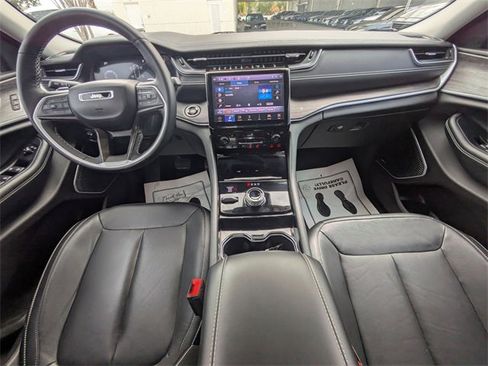 Used 2022 Jeep Grand Cherokee L Limited w/ Black Appearance Package image 12