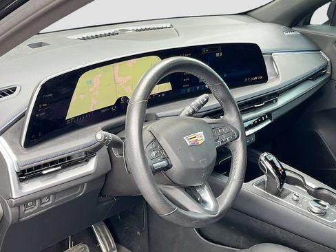 Used 2025 Cadillac XT4 Sport w/ Cold Weather Package FWD image 9