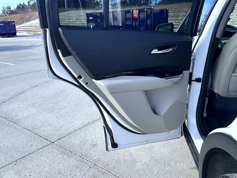 Used 2022 Cadillac XT4 Premium Luxury w/ Enhanced Visibility Package image 18