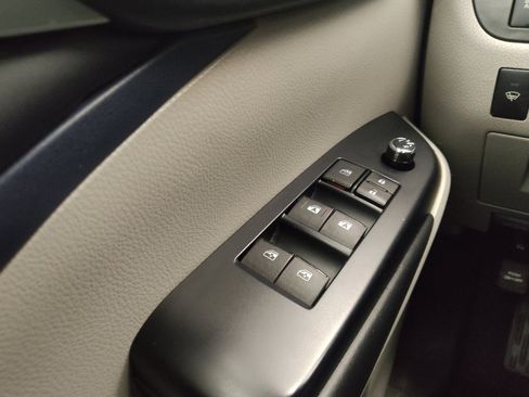 Used 2019 Toyota Highlander XLE AWD/4WD image 26