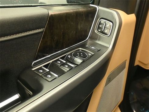 Used 2023 Ford F350 Lariat w/ Tow Technology Package image 13