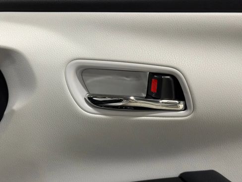 Used 2017 Toyota Prius Four w/ Premium Convenience Package image 41