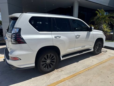 Used 2023 Lexus GX 460 Premium w/ Accessory Package AWD/4WD image 4