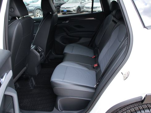 New 2026 Volkswagen Tiguan SE R-Line FWD image 27