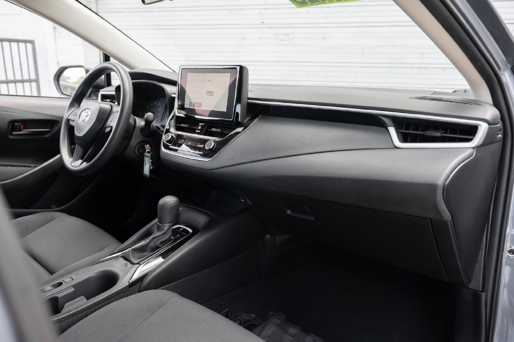 Used 2025 Toyota Corolla LE FWD image 34