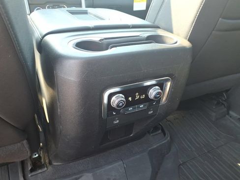 Used 2023 GMC Yukon SLT w/ SLT Premium Package AWD/4WD image 10