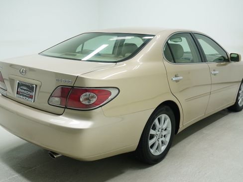 Used 2004 Lexus ES 330 w/ Premium Pkg FWD image 4