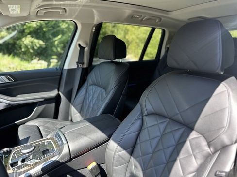 Used 2024 BMW X7 xDrive40i image 13