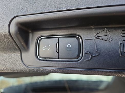 Used 2022 Ford Explorer XLT w/ Equipment Group 202A image 31