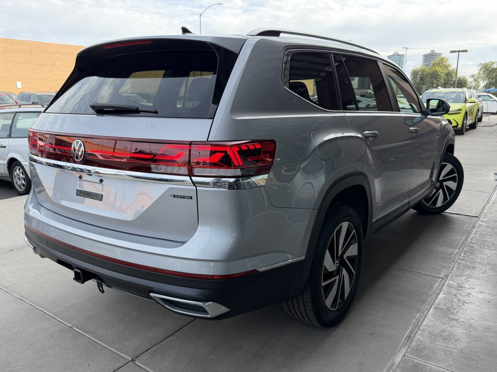 Used 2024 Volkswagen Atlas SEL AWD/4WD image 4