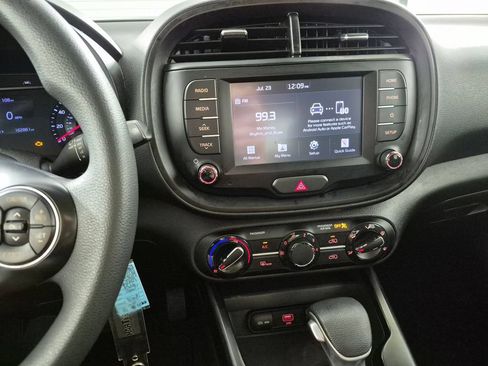 Used 2020 Kia Soul S FWD image 18