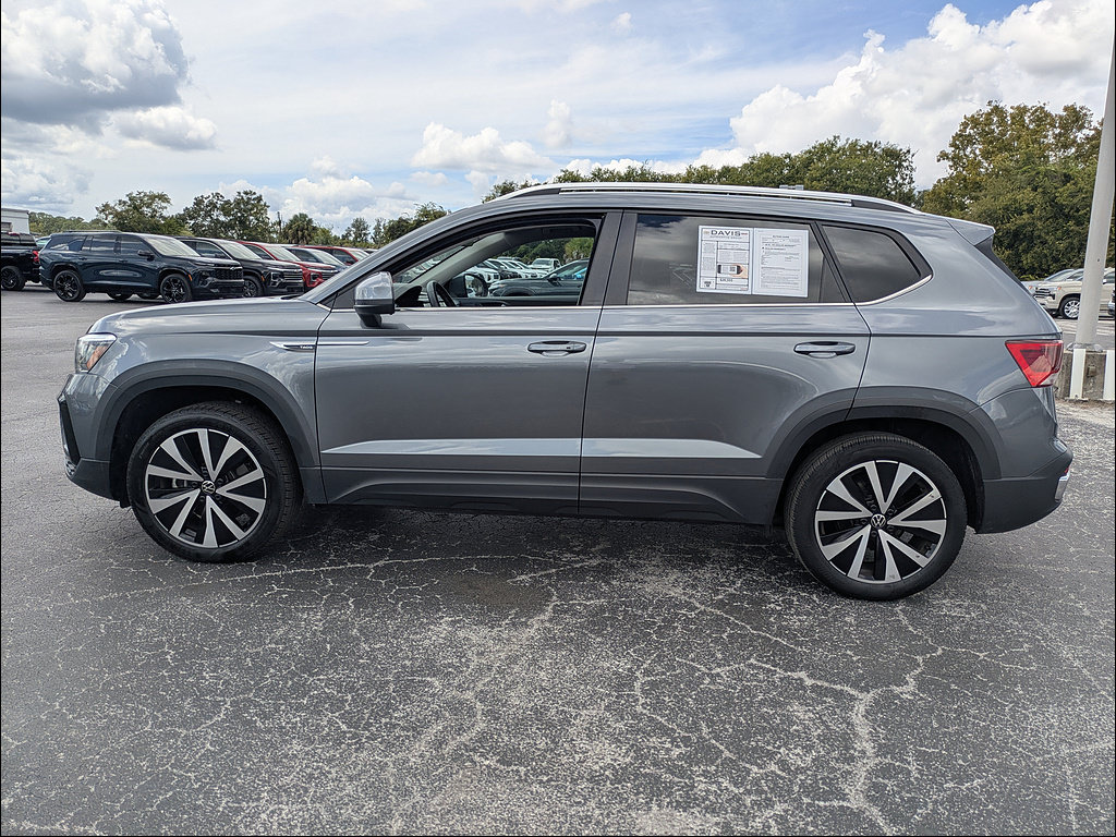Used 2024 Volkswagen Taos SE FWD image 5