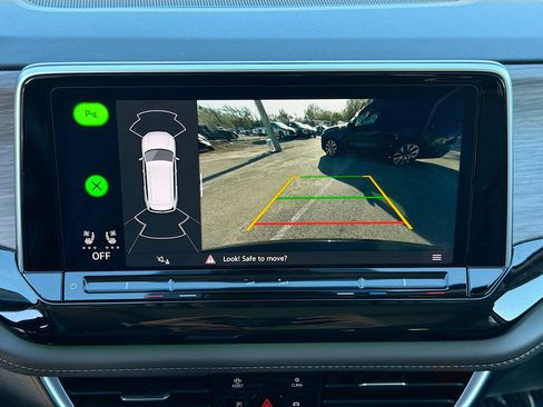 Used 2025 Volkswagen Atlas SEL image 34