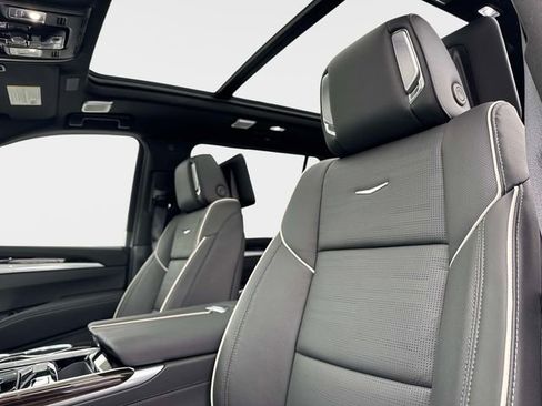 New 2026 Cadillac Escalade ESV Luxury w/ LPO, Radiant Package image 19