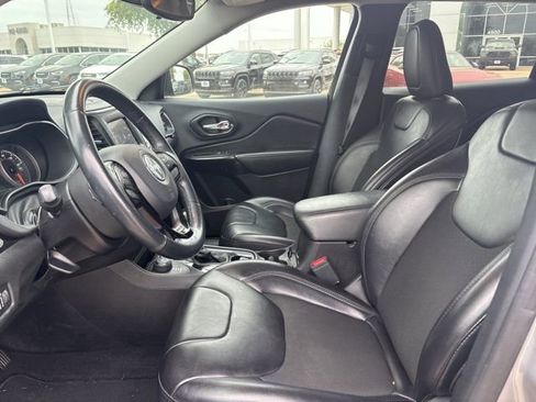 Used 2021 Jeep Cherokee Latitude Plus image 12