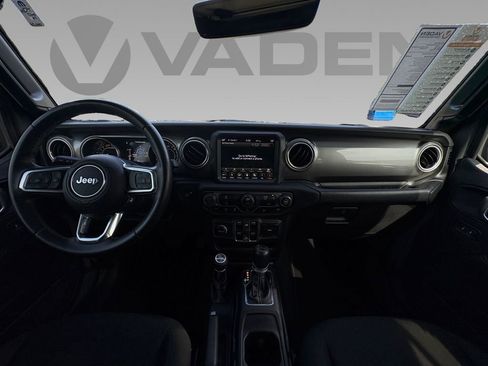 Used 2018 Jeep Wrangler Unlimited Sahara AWD/4WD image 3