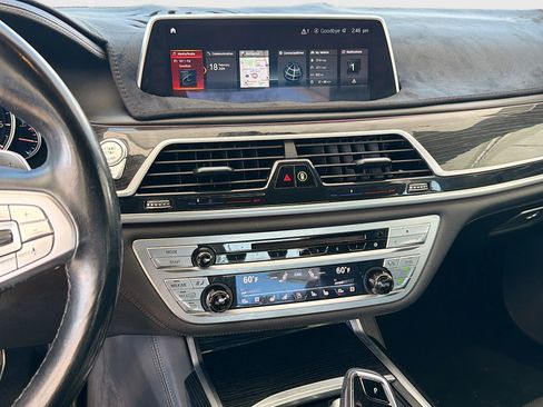 Used 2019 BMW 740i w/ Executive Package image 28