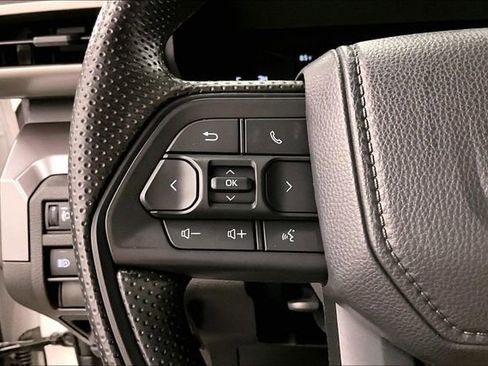 Used 2025 Toyota Tacoma SR5 AWD/4WD image 26