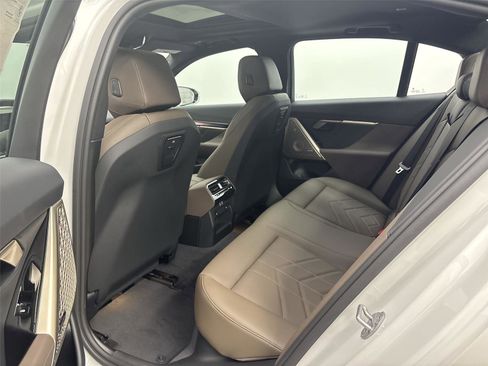 New 2026 BMW i5 eDrive40 image 29