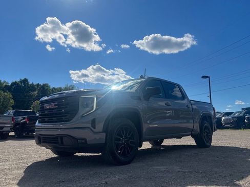 Used 2024 GMC Sierra 1500 Elevation AWD/4WD image 2