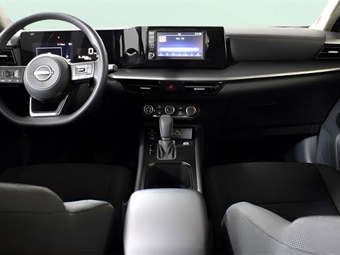 Used 2025 Nissan Kicks S image 18