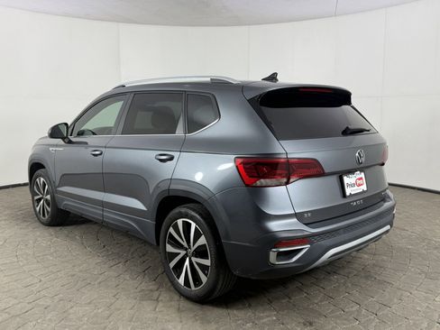 Used 2023 Volkswagen Taos SE w/ Panoramic Sunroof Package AWD/4WD image 5