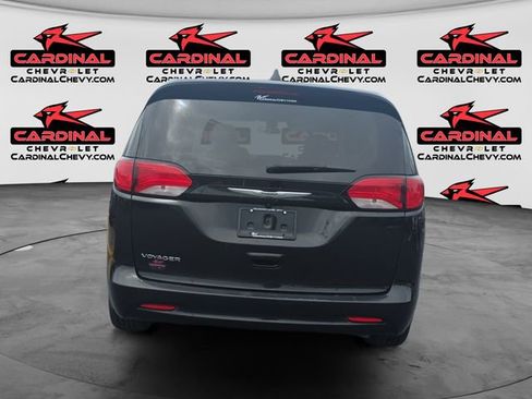 Used 2022 Chrysler Voyager LX FWD image 4
