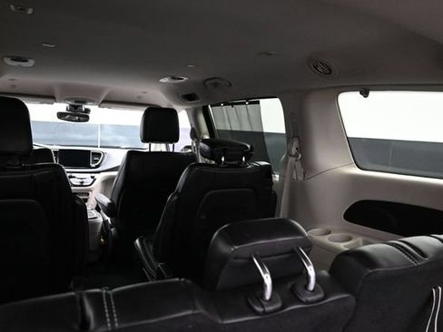 Certified 2023 Chrysler Pacifica Touring-L FWD image 25