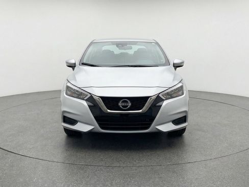 Used 2025 Nissan Versa SV image 2