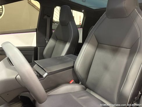 Used 2024 Tesla Cybertruck AWD Crew Cab image 28