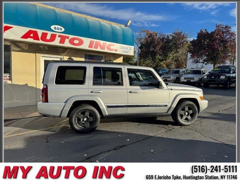 Used 2010 Jeep Commander Sport w/ Sun/Sound Group image 3