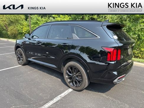 Used 2023 Kia Sorento SX AWD/4WD image 3