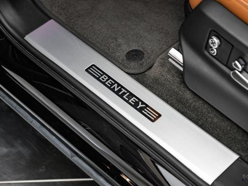 Used 2023 Bentley Bentayga Extended Wheelbase AWD/4WD image 37