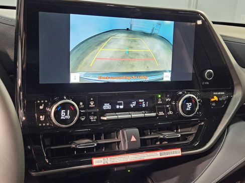 New 2026 Toyota Highlander Limited AWD/4WD image 18