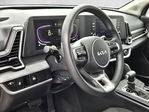 Used 2025 Kia Sportage LX FWD image 10