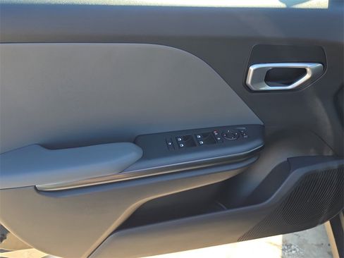 New 2025 Kia K4 LXS image 19