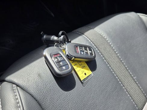 Certified 2025 Honda Pilot Touring image 20