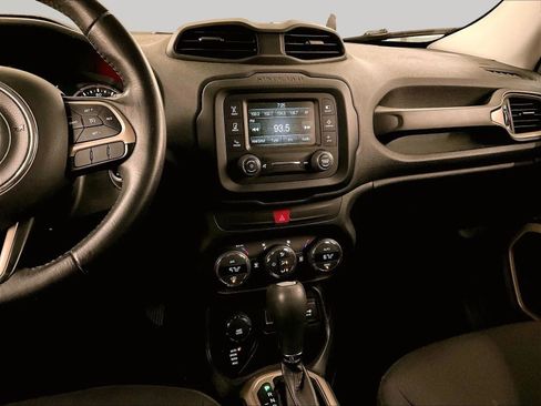 Used 2016 Jeep Renegade Latitude w/ Popular Equipment Group AWD/4WD image 6