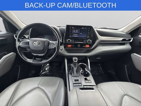 Used 2021 Toyota Highlander XLE AWD/4WD image 5