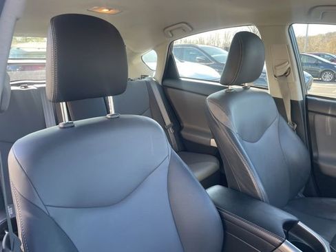 Used 2013 Toyota Prius Five image 7