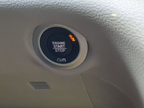 Used 2024 Chrysler Pacifica Limited w/ Trailer Tow Group image 23