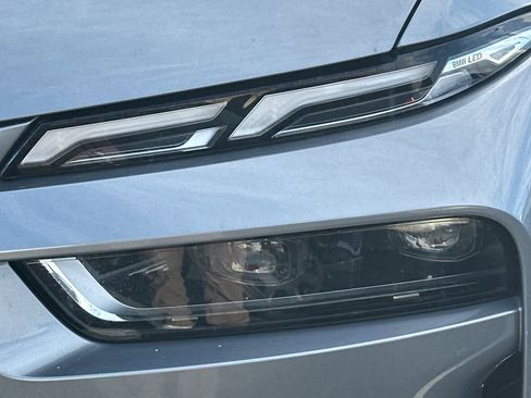 Certified 2024 BMW X7 xDrive40i w/ Premium Package image 18