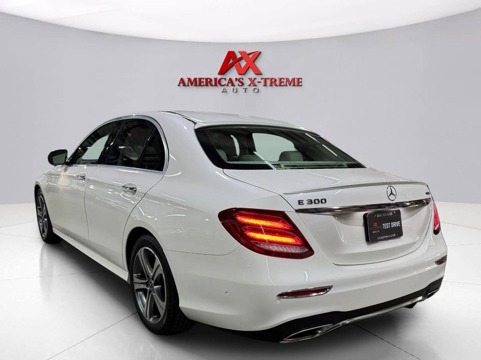 Used 2017 Mercedes-Benz E 300 image 4