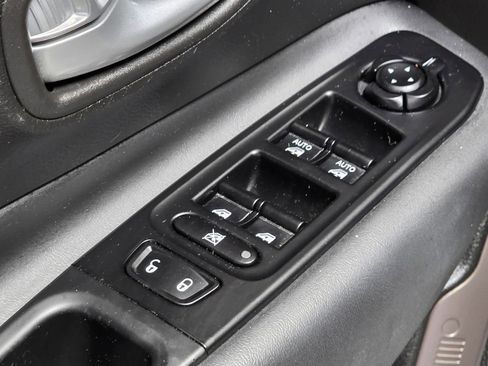 Used 2023 Jeep Renegade Latitude image 22