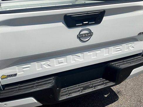 Used 2025 Nissan Frontier SV image 27