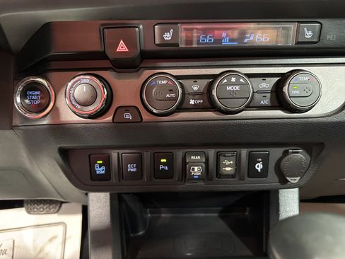 Used 2019 Toyota Tacoma TRD Sport AWD/4WD image 26