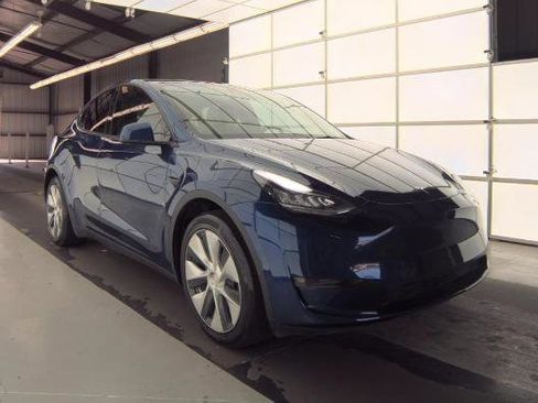 Used 2021 Tesla Model Y Long Range image 3
