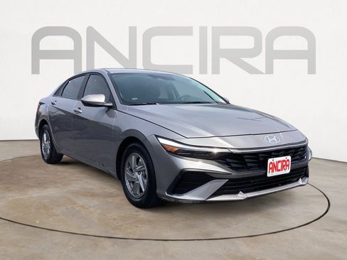 Used 2025 Hyundai Elantra SE w/ Cargo Package FWD image 7