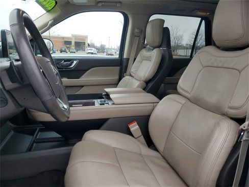 Used 2022 Lincoln Navigator Reserve image 11